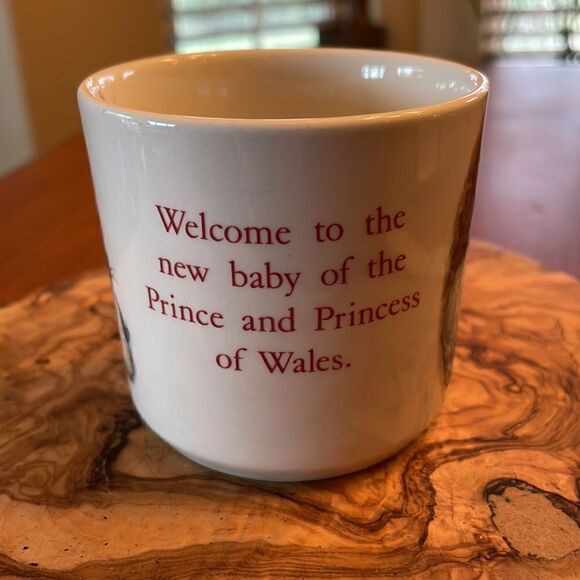 Wedgewood Peter Rabbit Cup to Welcome the New Baby Of Prince & Princess Of Wales - Picture 4 of 8